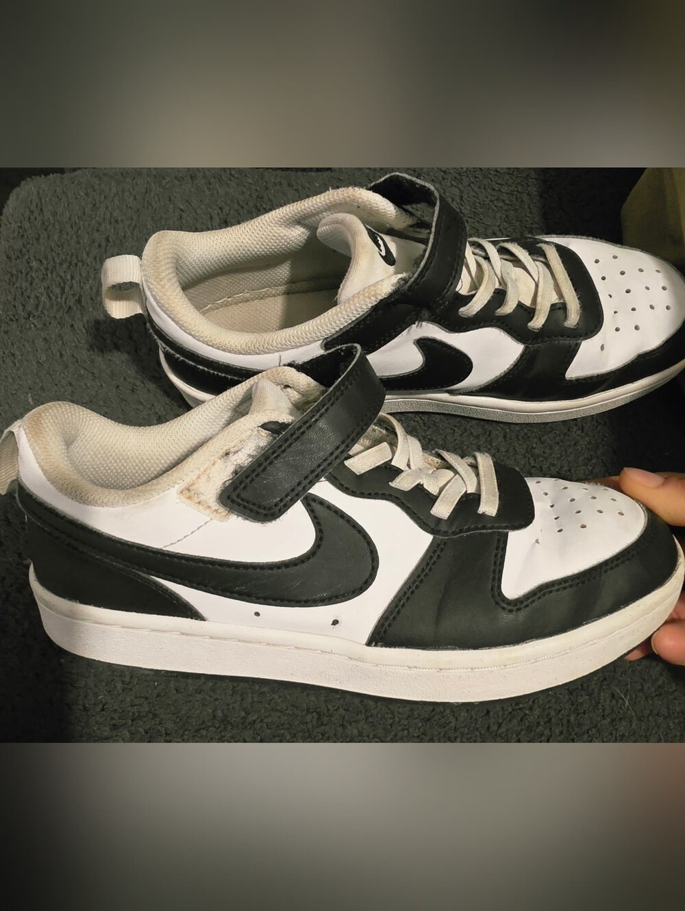 Nike Black and White Kids Low-Top Sneakers with Strap